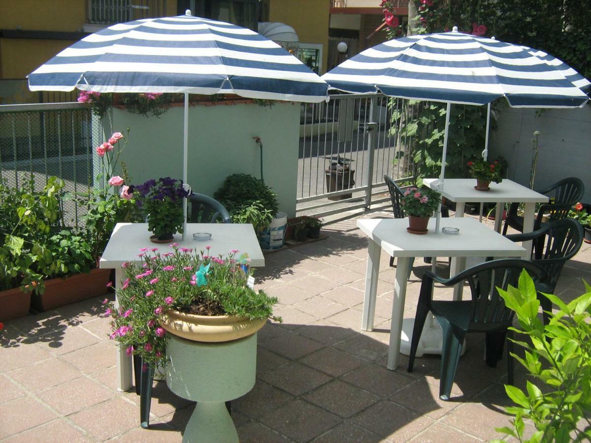 Sirenapop Concept B&B Rivazzurra Di Rimini Buitenkant foto
