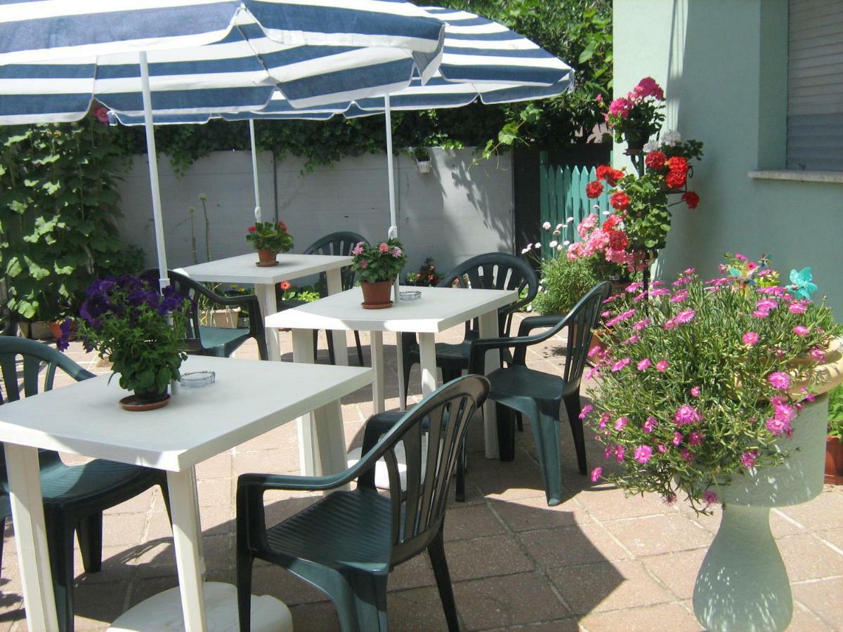 Sirenapop Concept B&B Rivazzurra Di Rimini Buitenkant foto
