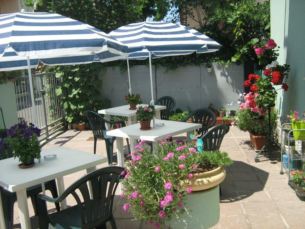 Sirenapop Concept B&B Rivazzurra Di Rimini Buitenkant foto